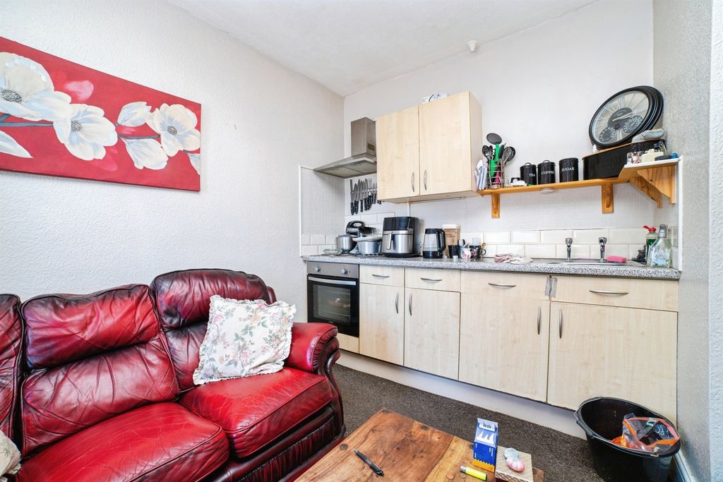 Property photo 3 of 18