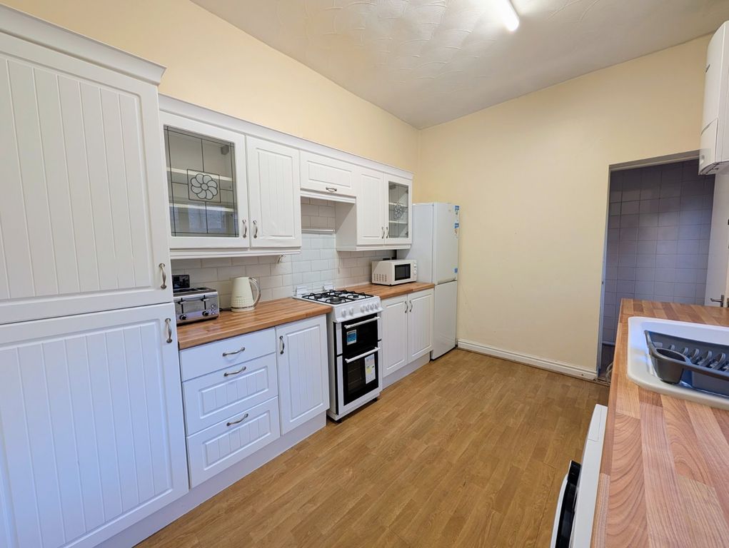 Property photo 2 of 14 Kitchen