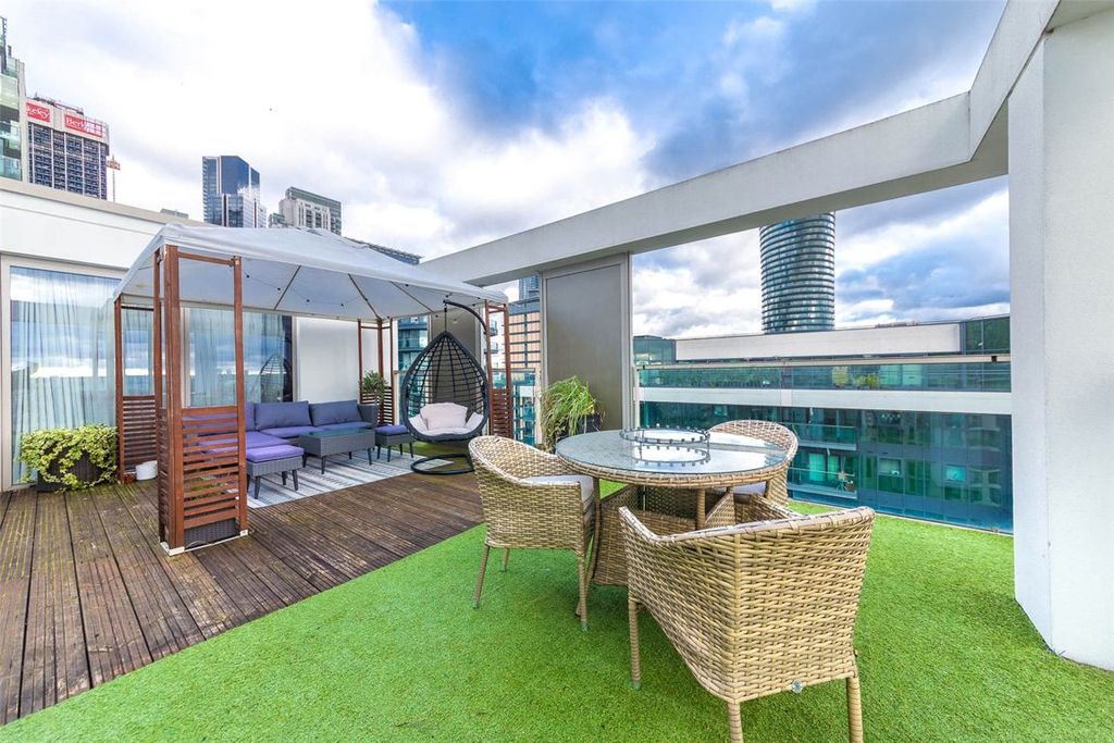 Property photo 2 of 20