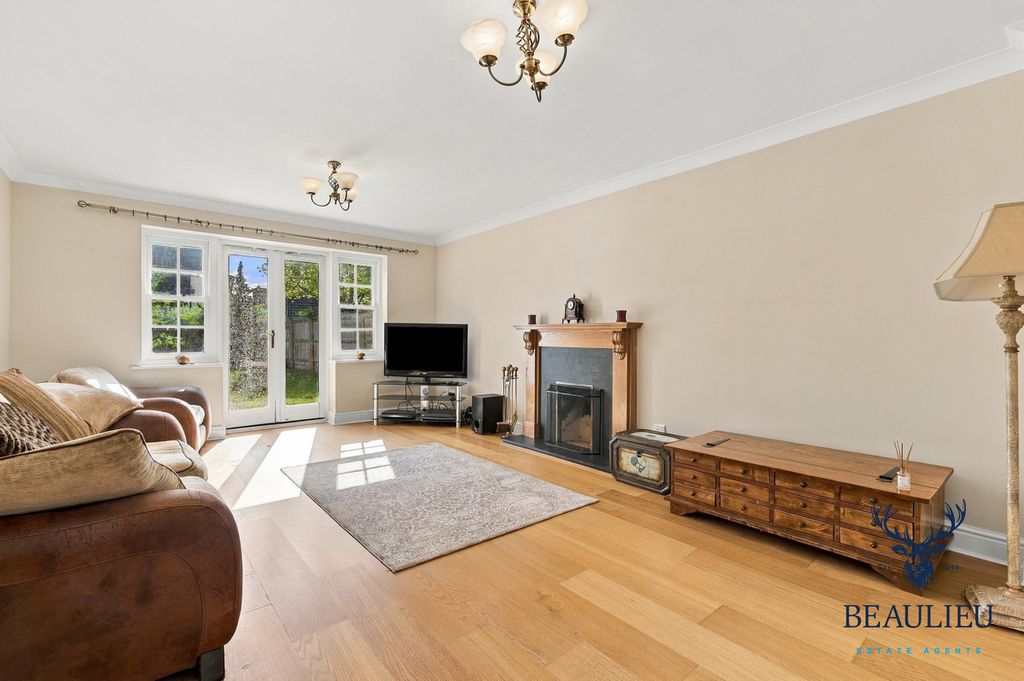 Property photo 3 of 34