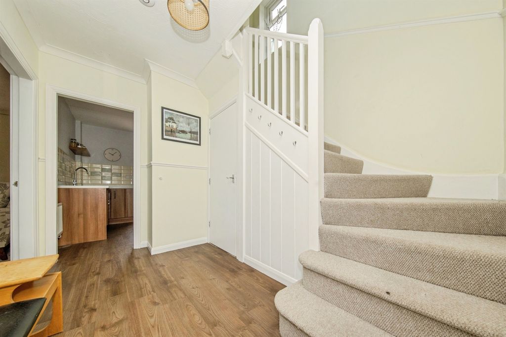 Property photo 2 of 27