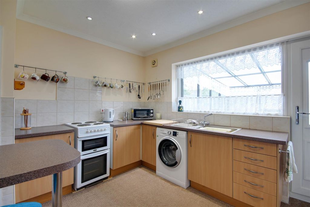 Property photo 3 of 14 Kitchen