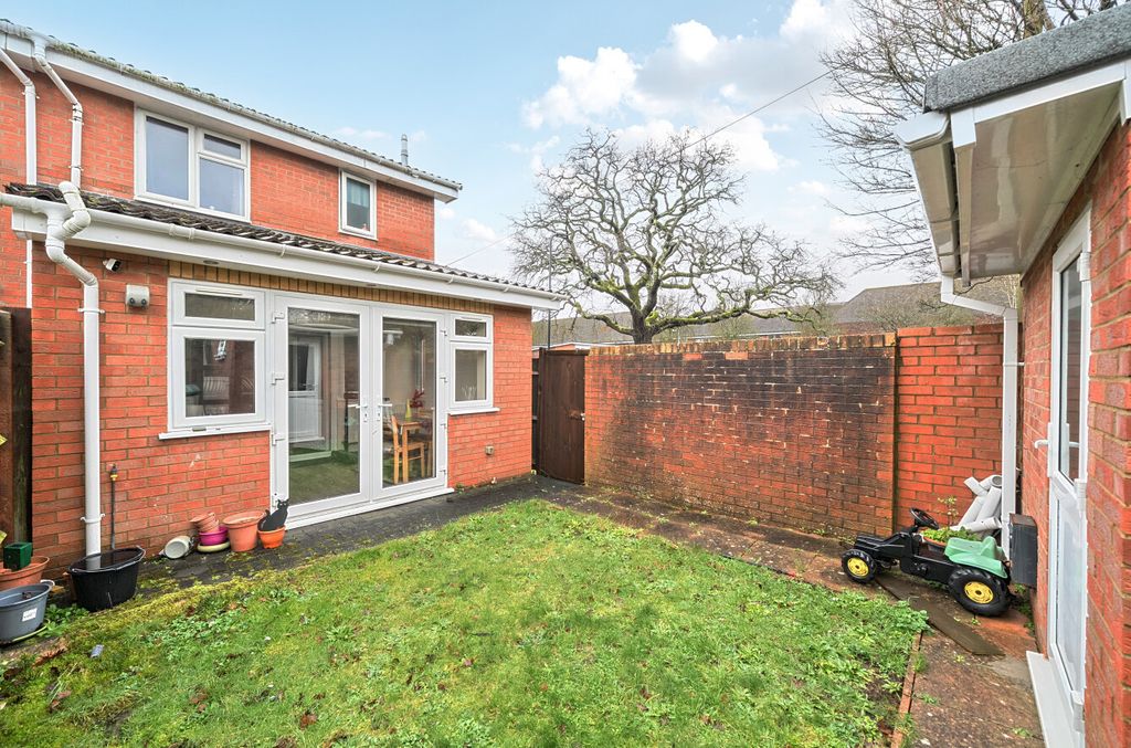 Property photo 1 of 12 1405512-23-6985c9...