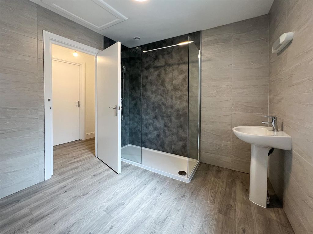 Additional image 6 of 3 bed flat to rentFlat 3, Samuel Webbs, Marina Road, Douglas IM1