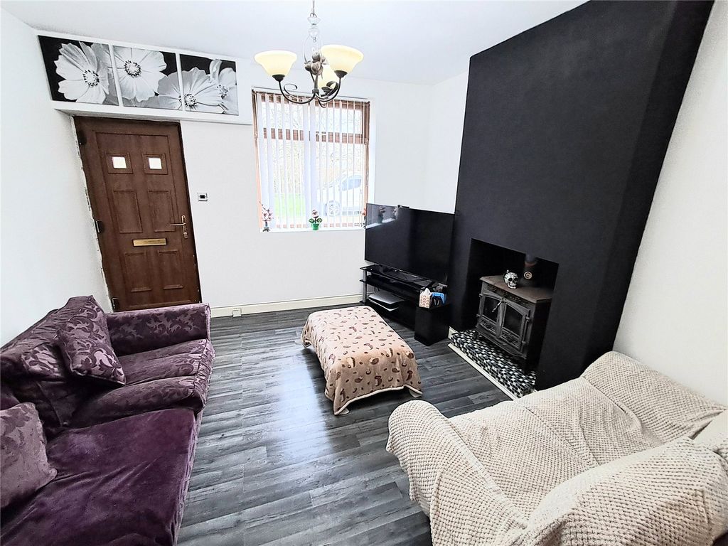 Property photo 2 of 17 Lounge