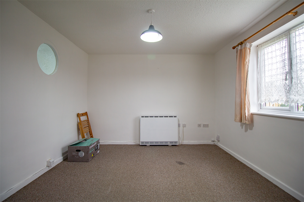 Property photo 3 of 17 Lounge