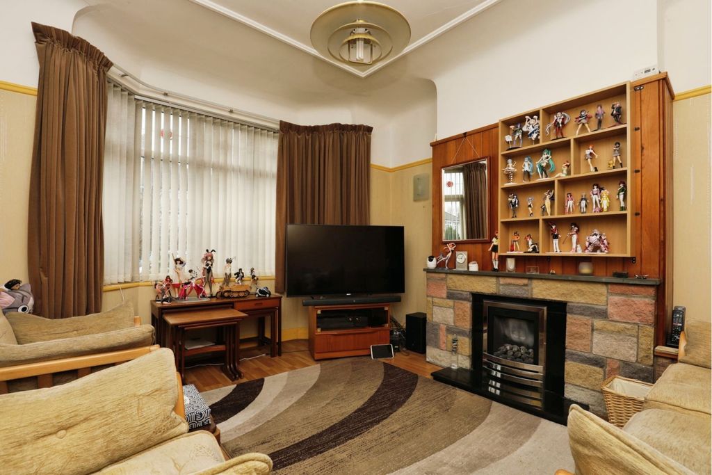 Property photo 3 of 14 Living Room
