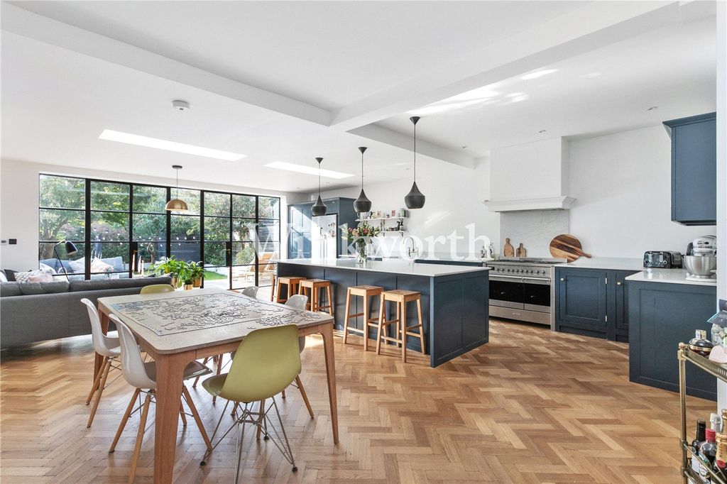 Property photo 2 of 23 Picture No. 17