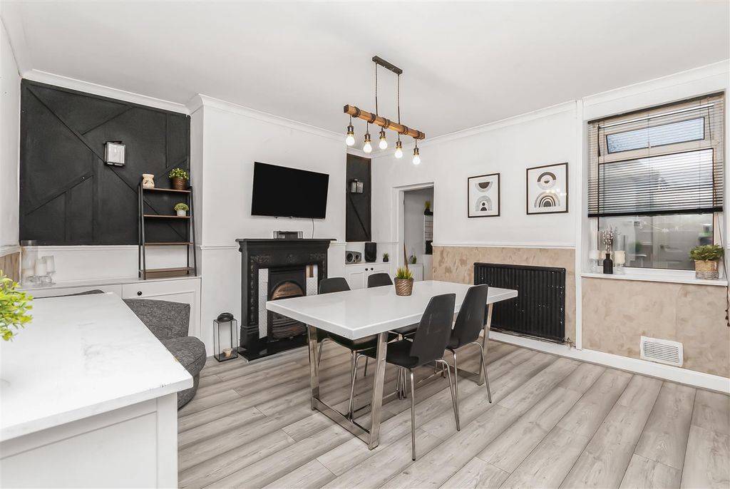 Property photo 3 of 23 Dining Room