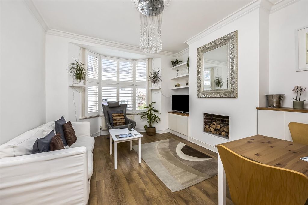 Property photo 2 of 15 Clifton Street_15_Gff-001.Jpg