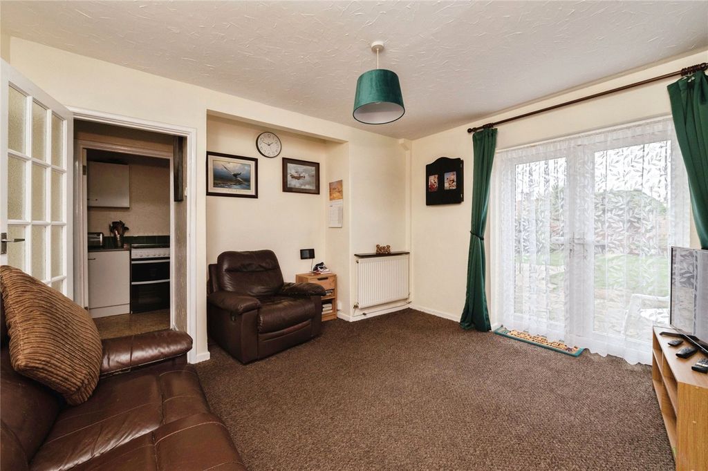 Property photo 2 of 17 Lounge