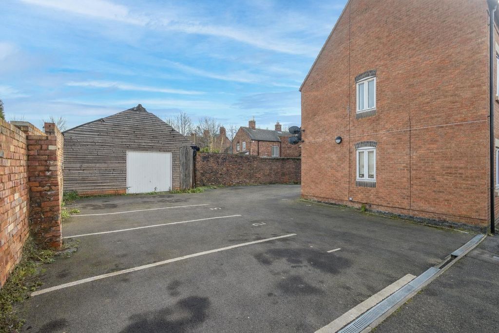 Property photo 3 of 12 Parking.Png