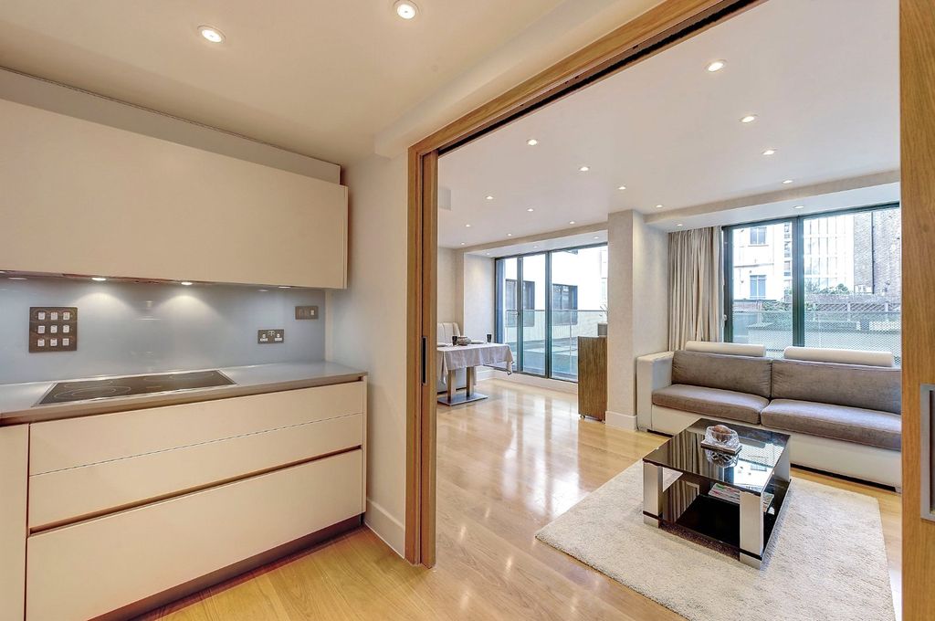 Property photo 1 of 9 Kitchen / Reception