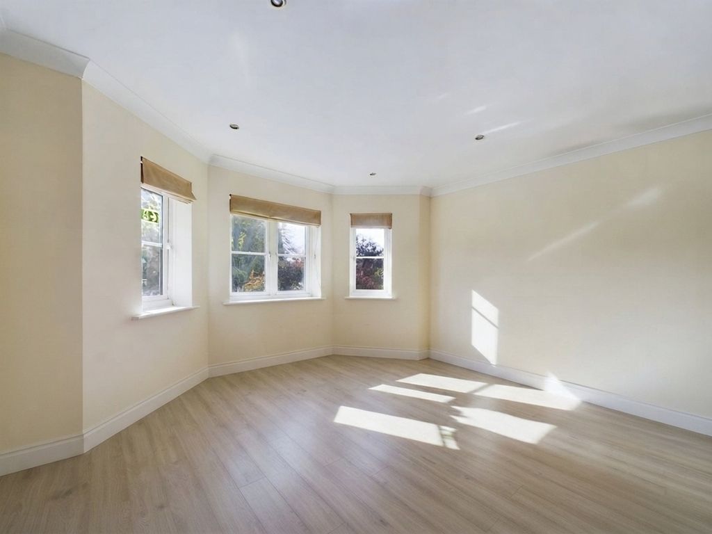 Property photo 3 of 8 Picture No. 12