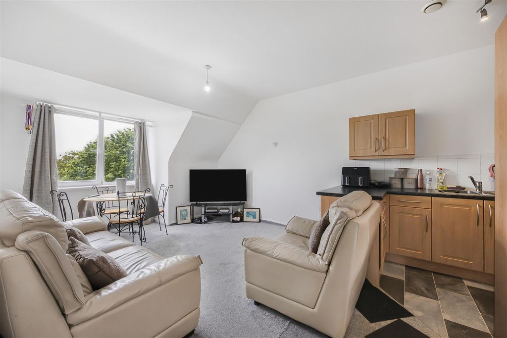 Property photo 2 of 12 Open Plan