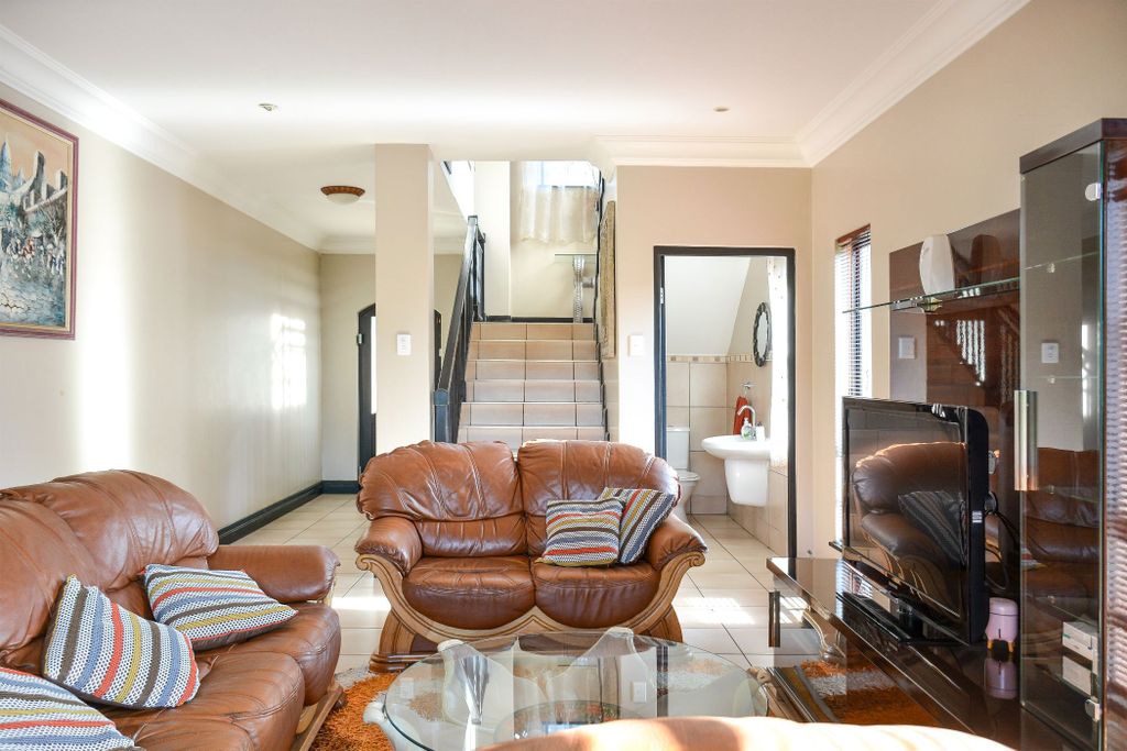 Property photo 2 of 54 1Pm1664872