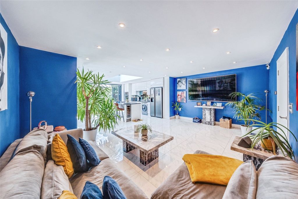 Property photo 2 of 28 Open Plan Living