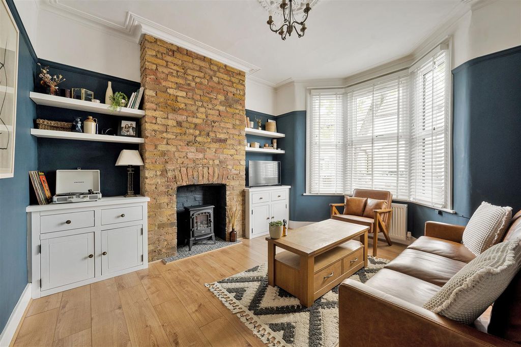 Property photo 2 of 53 Tweedmouth Road, E13