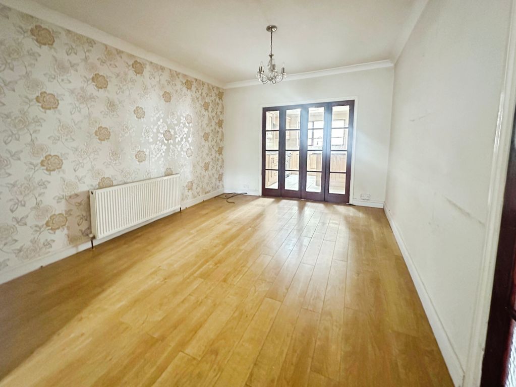 Property photo 3 of 19 Lounge/Dining Room