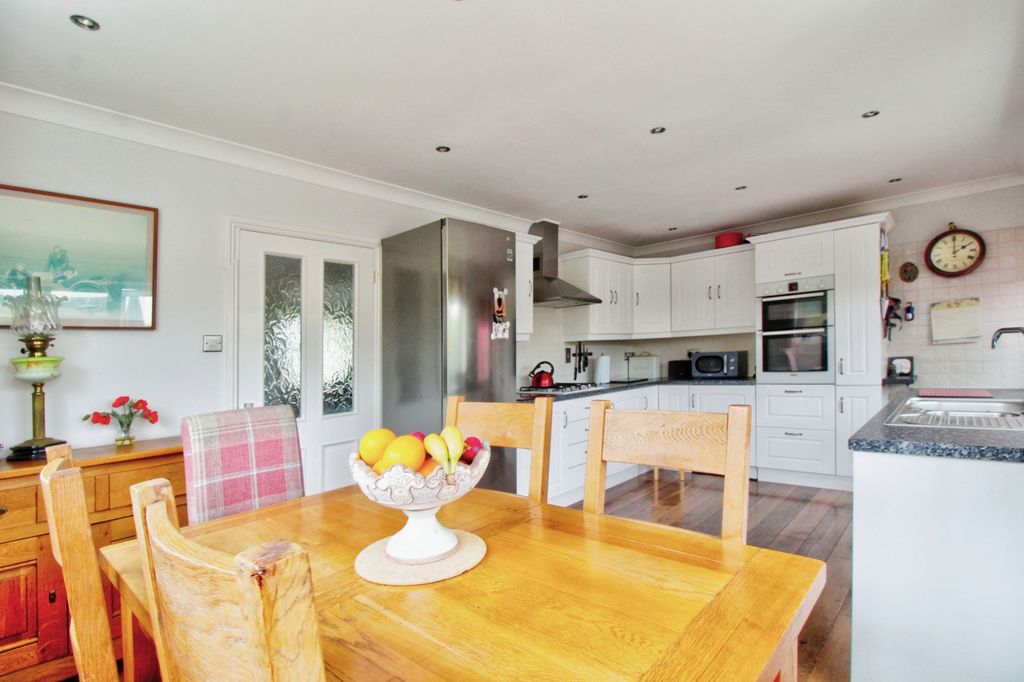 Property photo 1 of 18 Kitchen / Diner