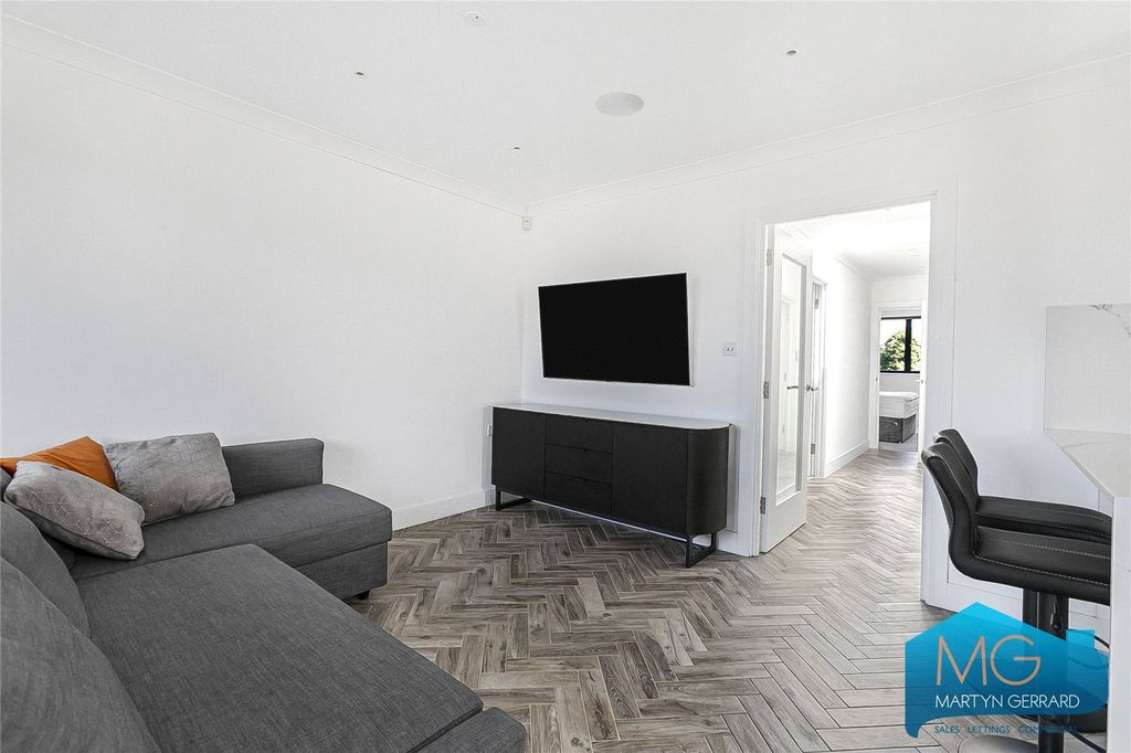 Property photo 3 of 23 Picture No. 17