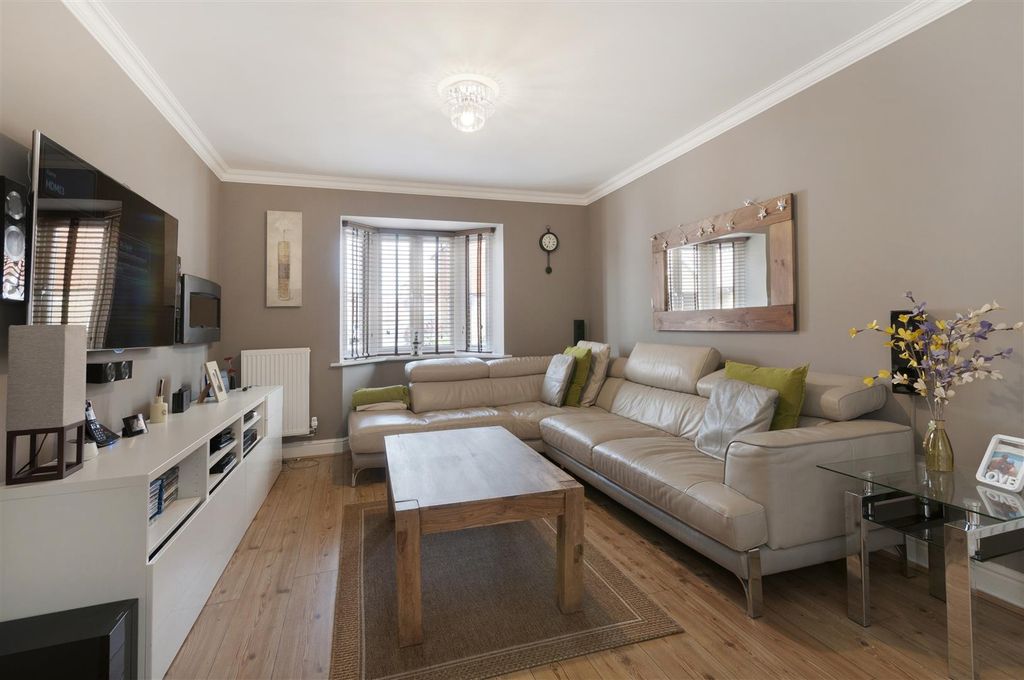 Property photo 2 of 12 Langleyway03.Jpg
