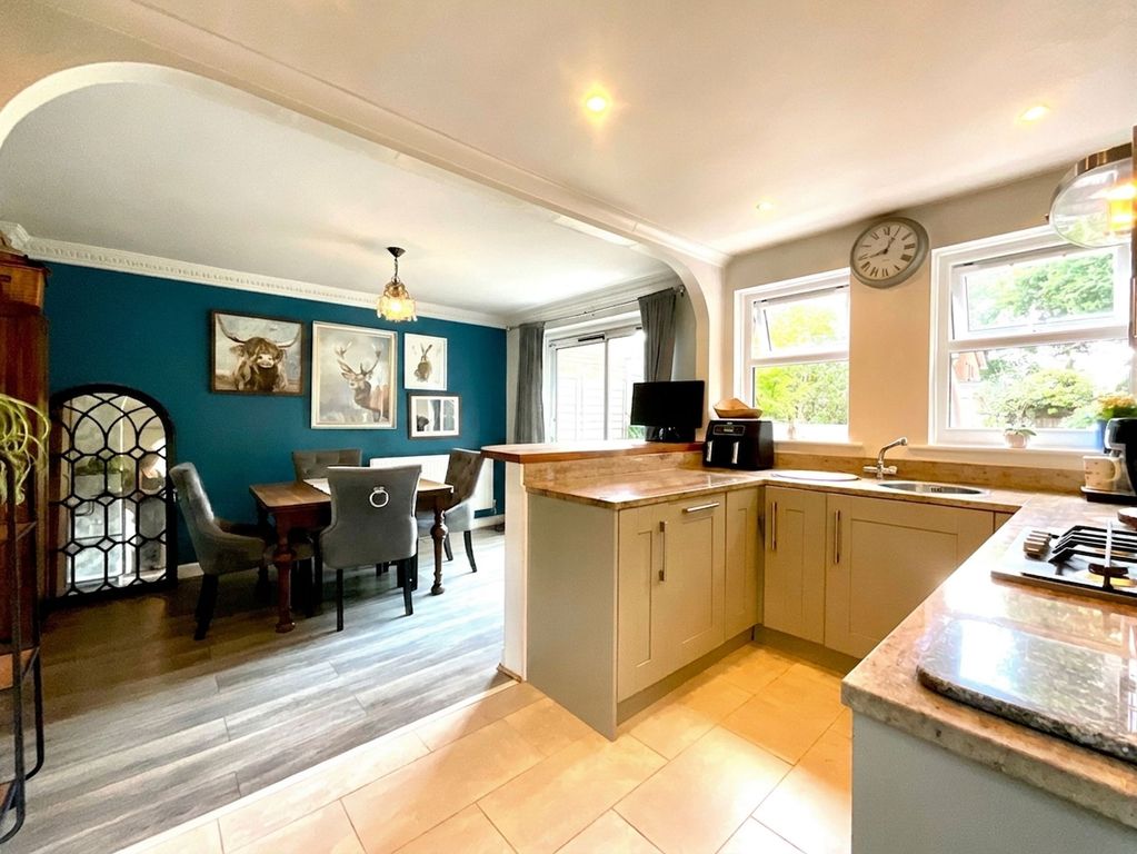 Property photo 2 of 31