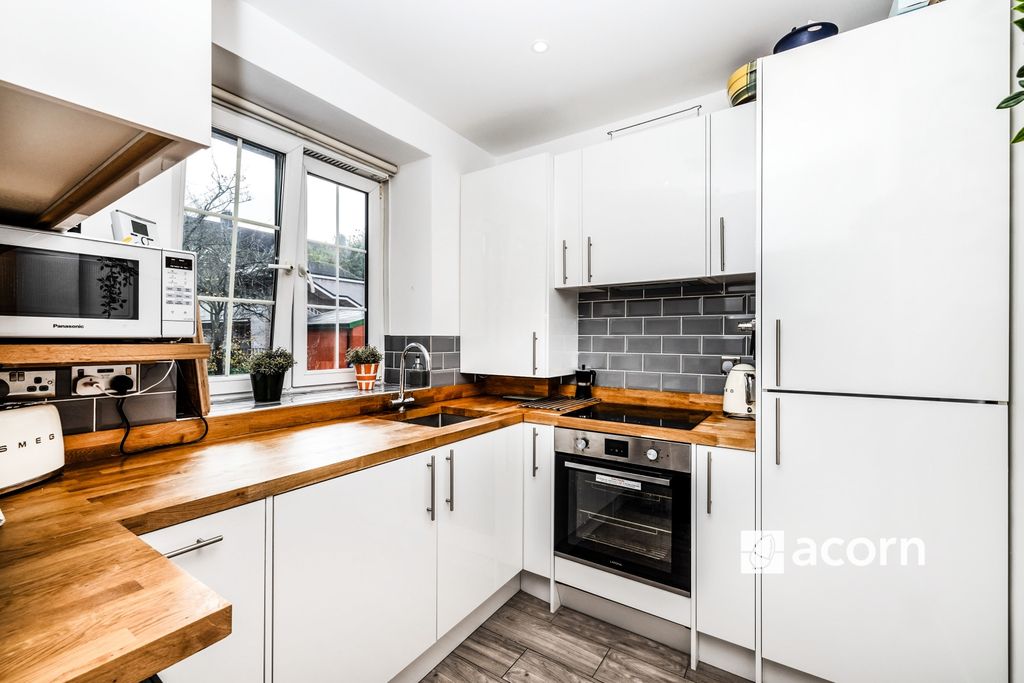 Property photo 2 of 11 Kitchen