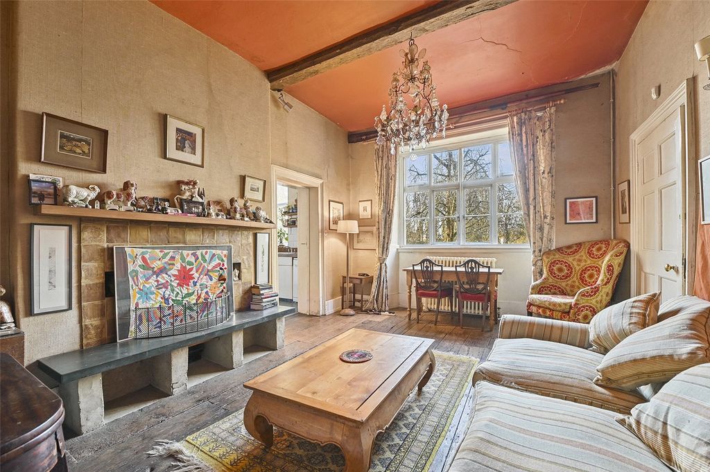 Property photo 3 of 19 Snug