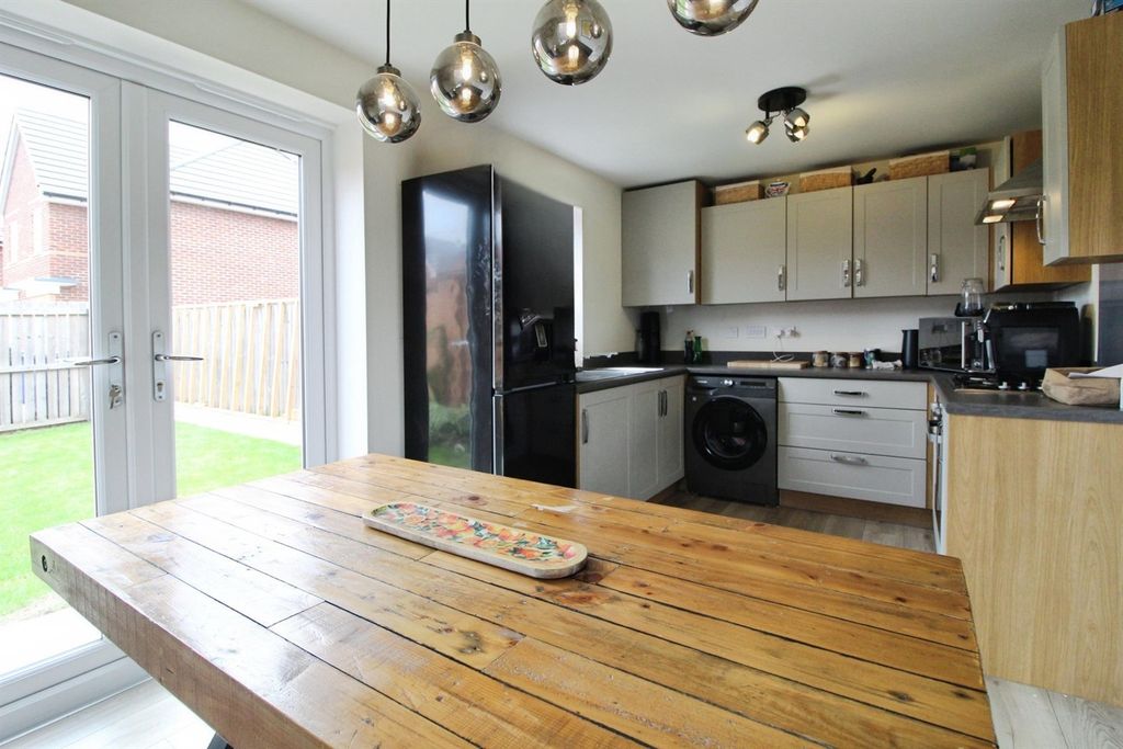 Property photo 3 of 12 Dining Kitchen