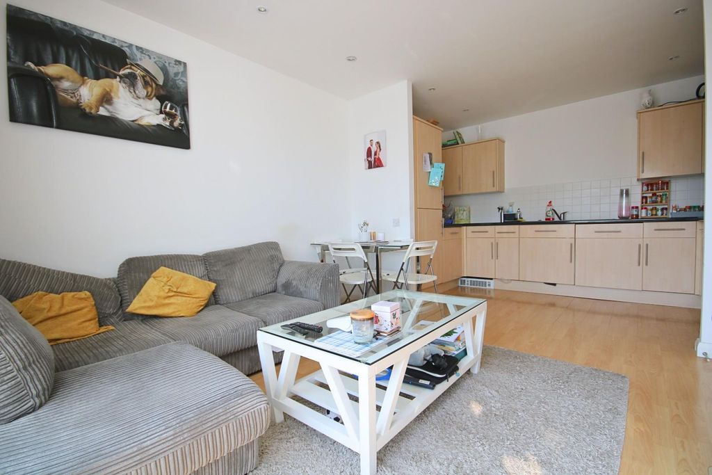 Property photo 3 of 11 liv2 (7).Jpg