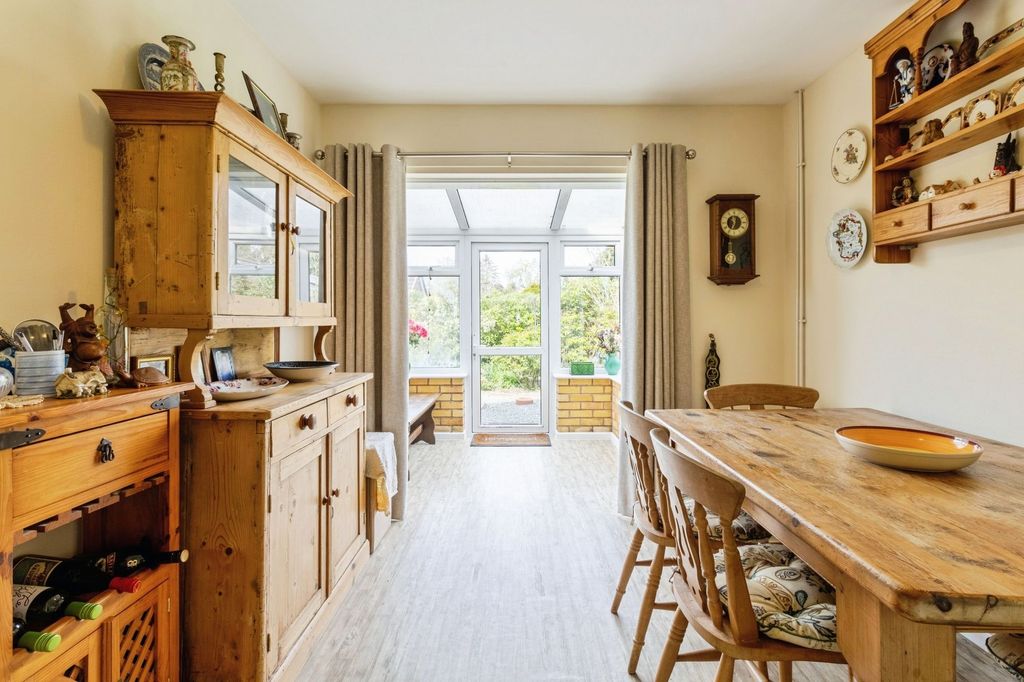 Property photo 2 of 11 Dining Room