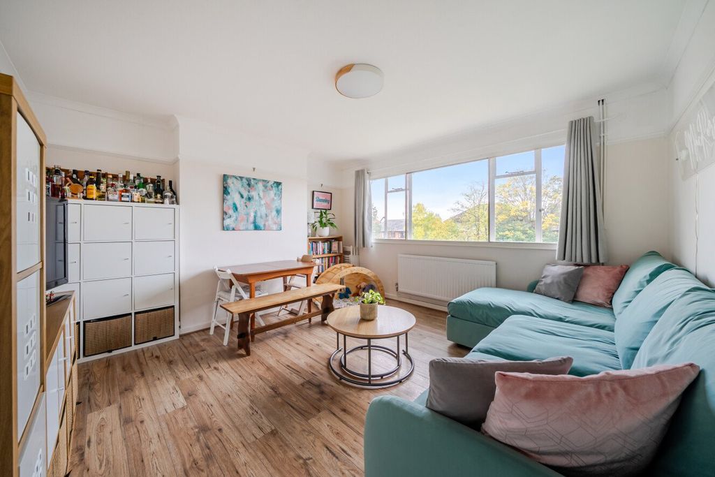 Property photo 2 of 20 Picture No. 11