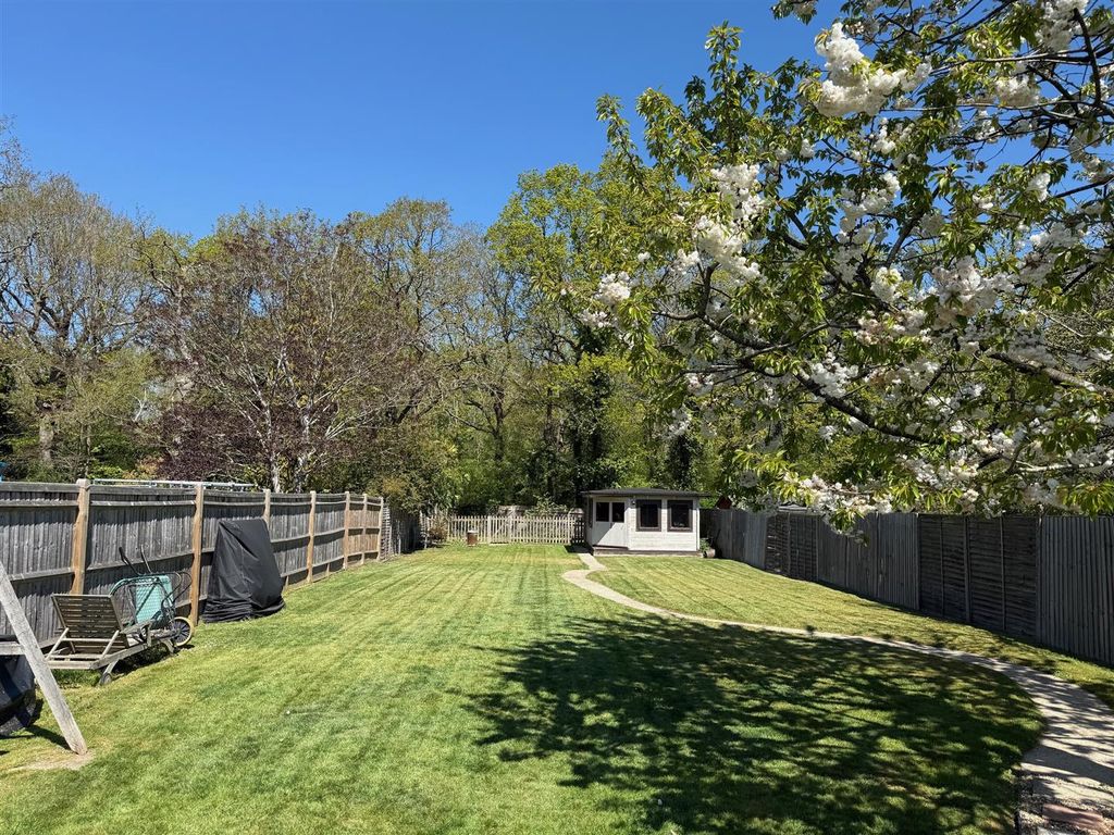 Property photo 3 of 19 32 Stocks Green Rd 2.Jpg