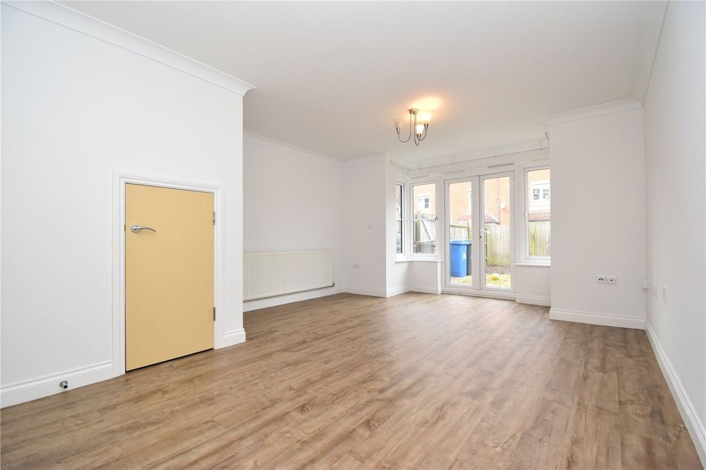 Property photo 2 of 15 Picture No. 26