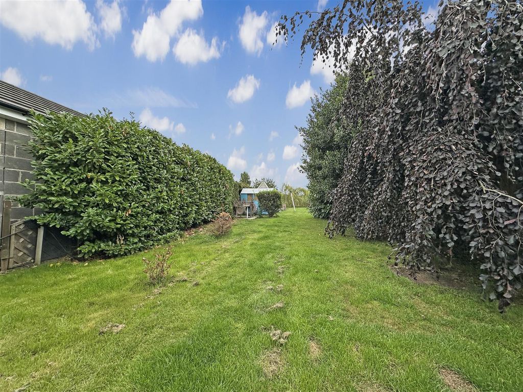 Property photo 3 of 20 Generous Private Garden 884