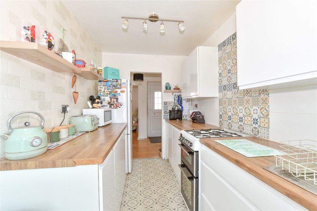 Property photo 3 of 17 Kitchen