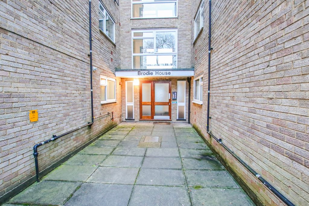 Property photo 3 of 14