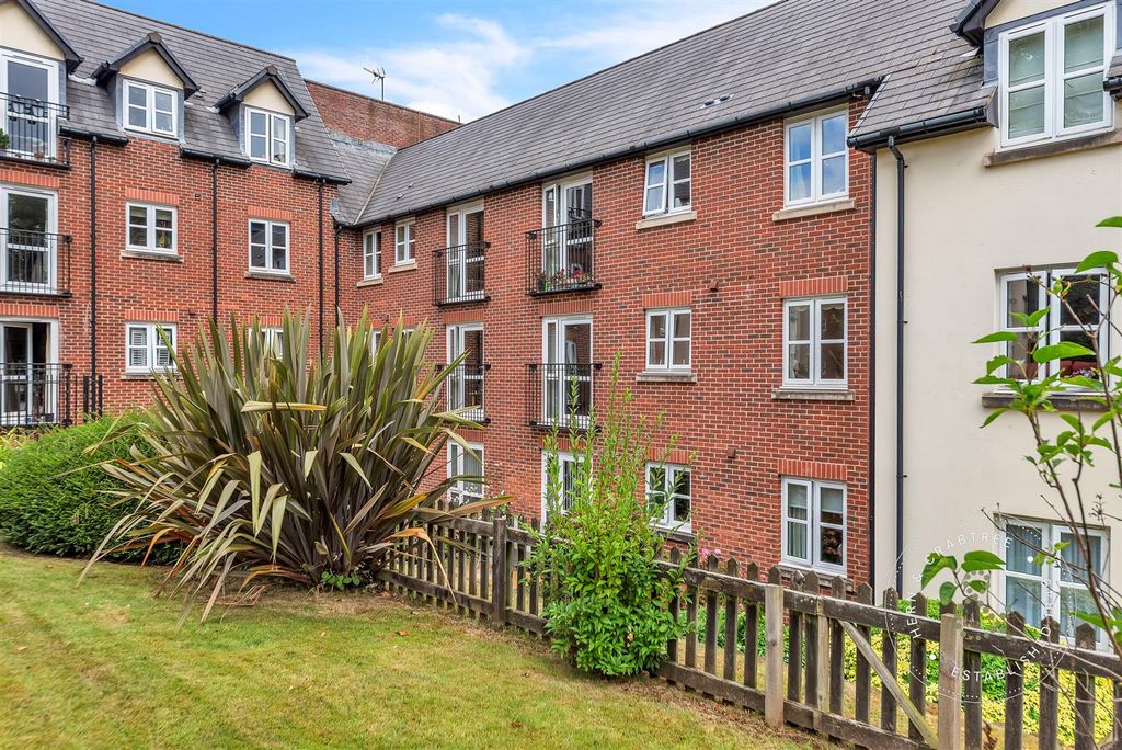Property photo 1 of 21 Pritchard-Court-14.Jpg