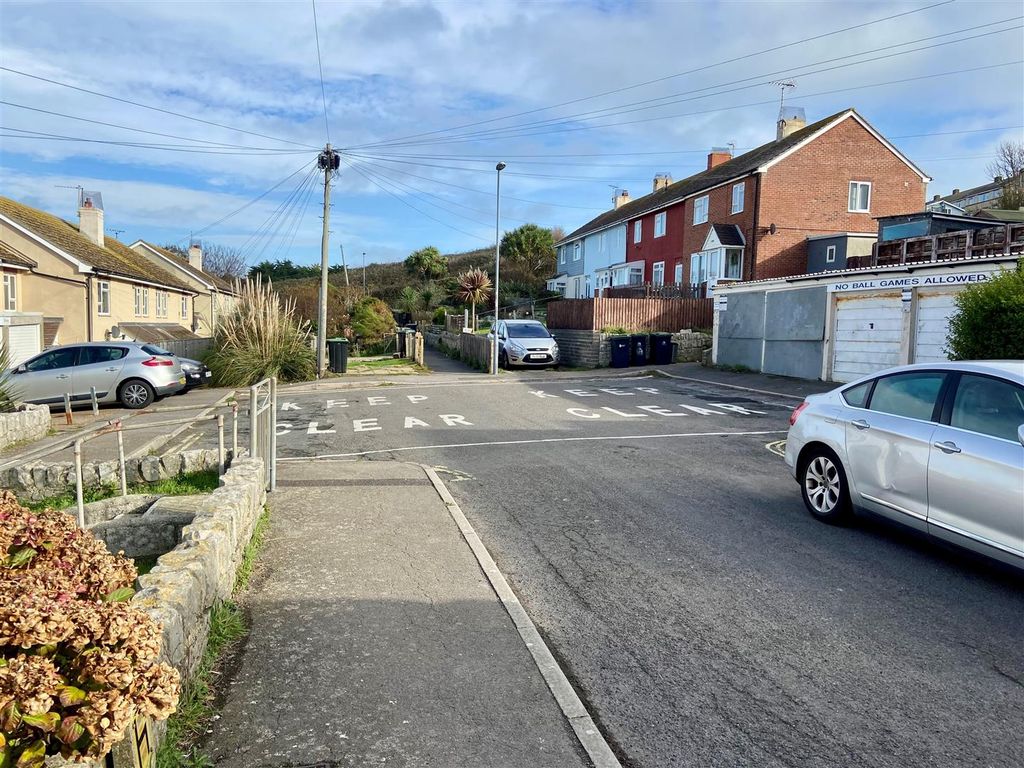 Property photo 3 of 6 Coronation Road