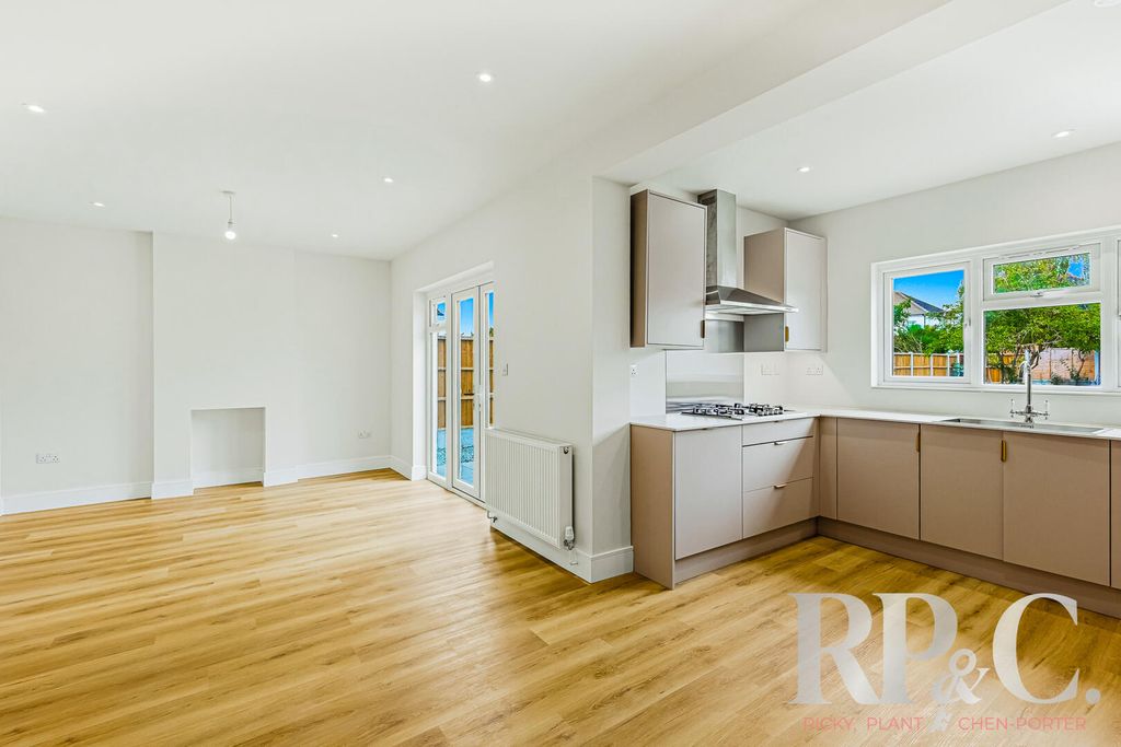 Property photo 2 of 23 Dining Area/Kitchen