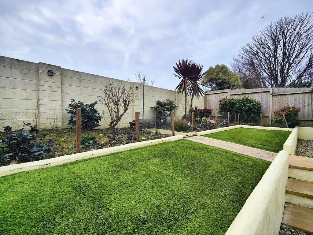 Property photo 2 of 13 Garden