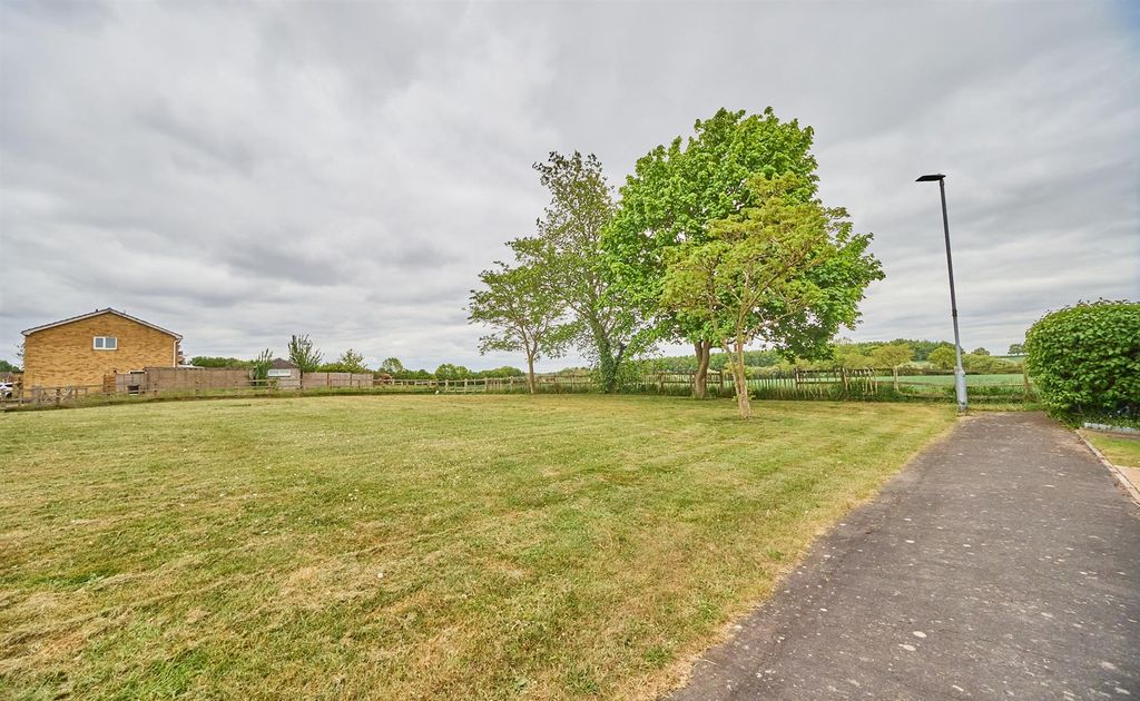 Property photo 3 of 13 Manor Road 15.Jpg