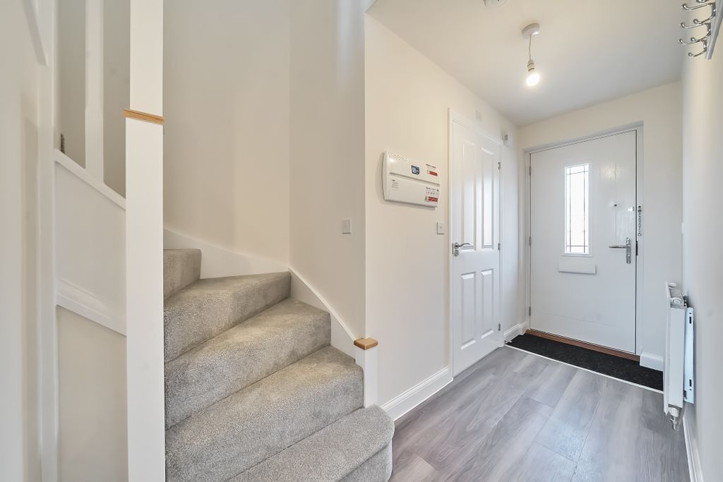 Property photo 2 of 12 Entrance Hall