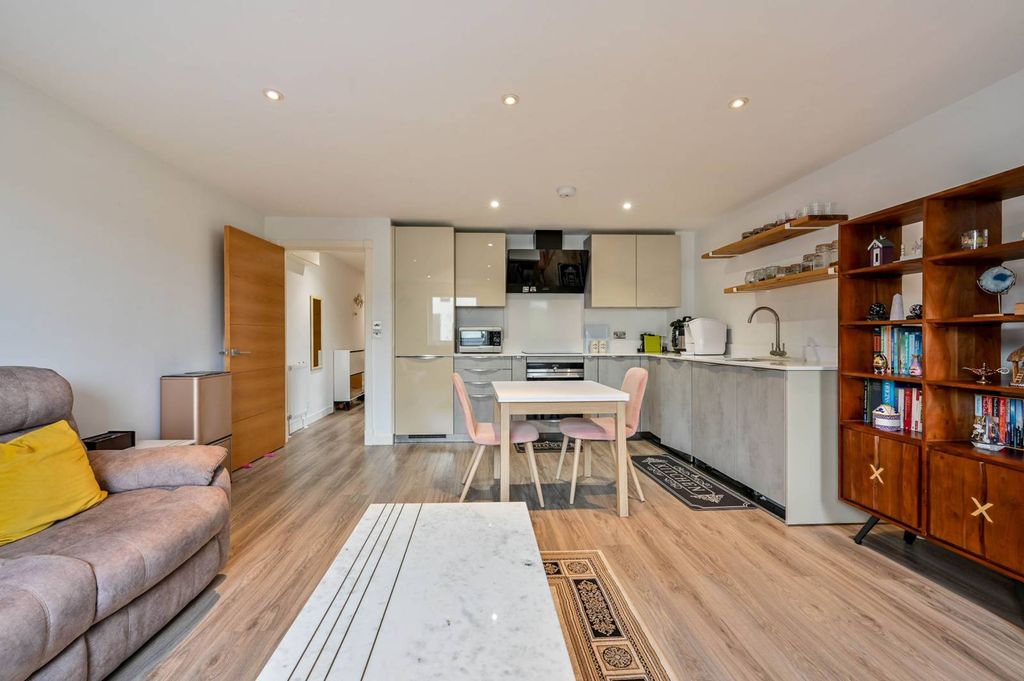 Property photo 3 of 14