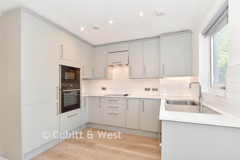 Property photo 2 of 14 Kitchen
