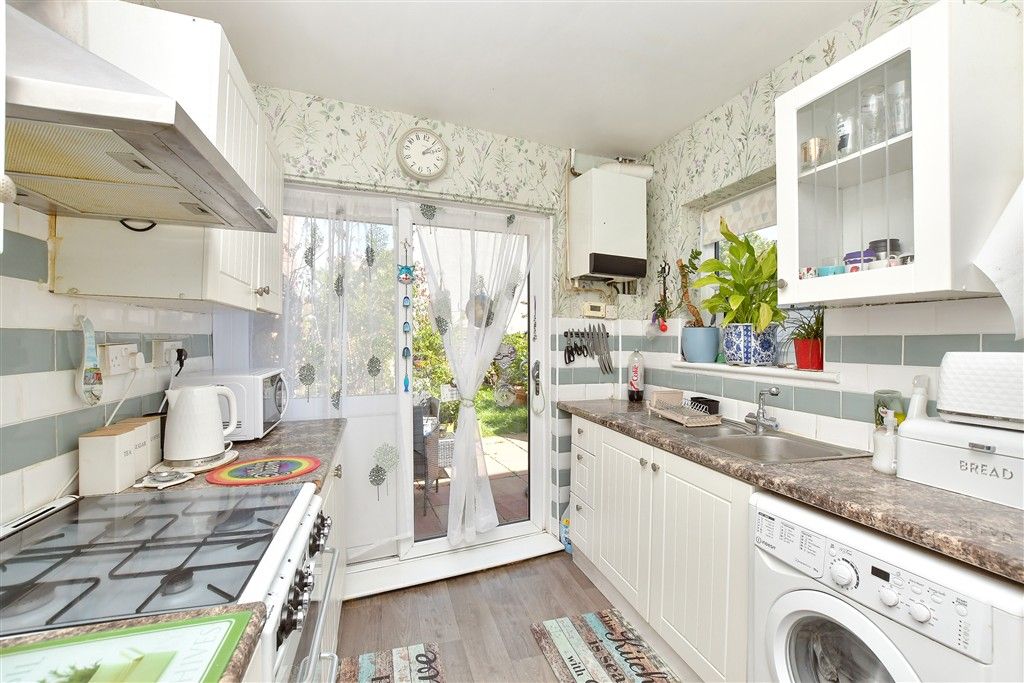Property photo 3 of 10 Kitchen