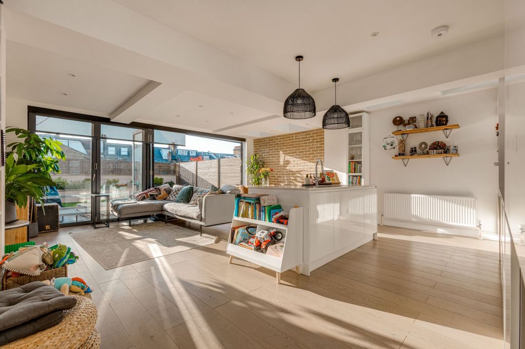 Property photo 1 of 9