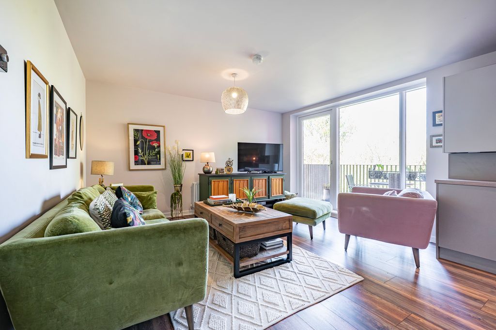 Property photo 2 of 38