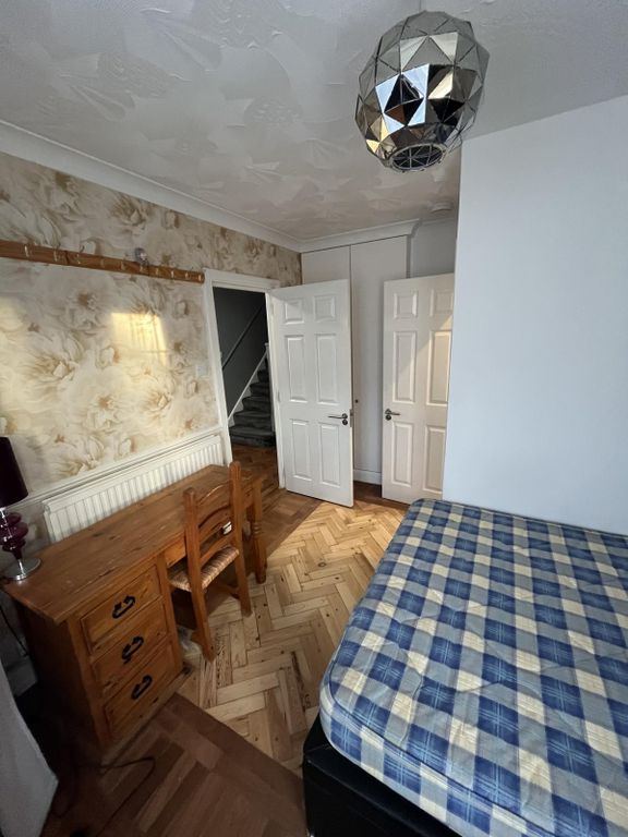 Property photo 1 of 5 First-Floor Double Room Available En-Suiteâ€“ All Bills Included